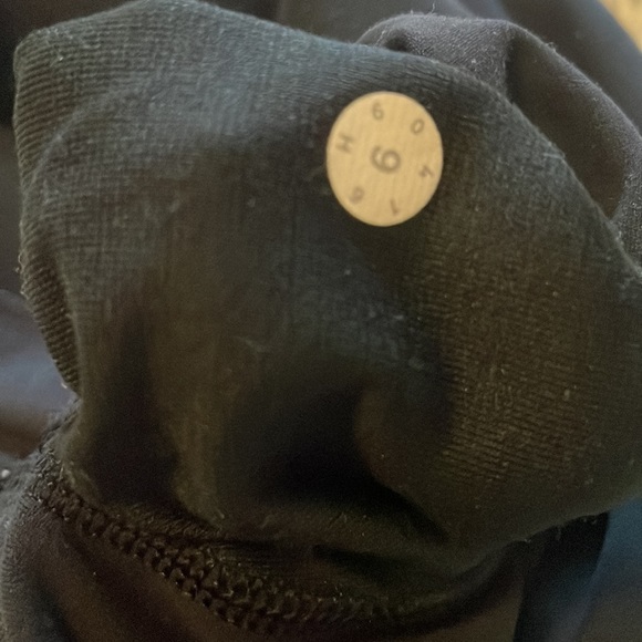 Lululemon capris - Picture 4 of 4